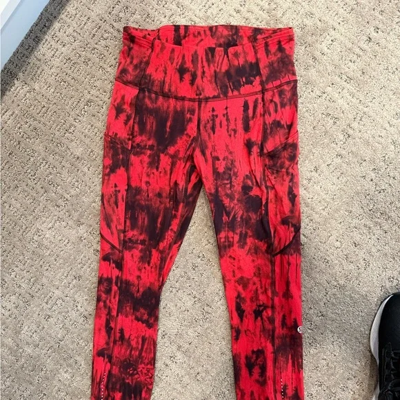 Lululemon fast and free Red and Black Leggings size 8 - Picture 1 of 2